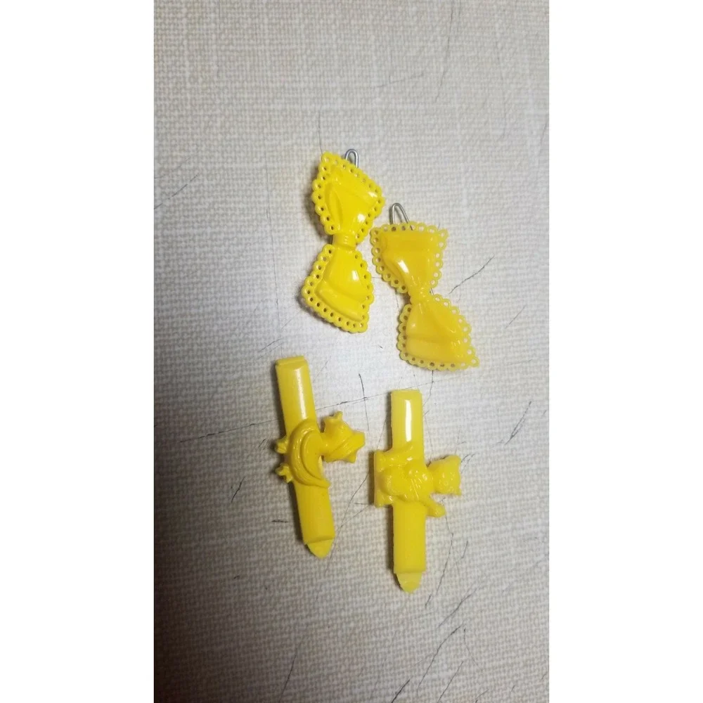 VTG Childrens‎ Hair Barrettes Plastic Metal Colorful Clips Duck Bear Yellow
